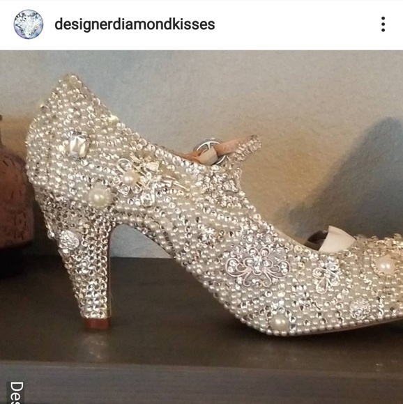 Customized Classic Diamond and Pearl Brooch shoes - Picture 4 of 4